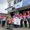 JNE Apresiasi Perjuangan Guru Disabilitas Batang dengan Hadiah Motor Listrik