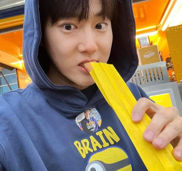 Chanyeol EXO Dukung Suho di Lokasi Syuting Drama Dengan Kirimkan Food Truk