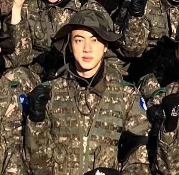 Masih Tampan, Foto Baru Jin BTS di Militer