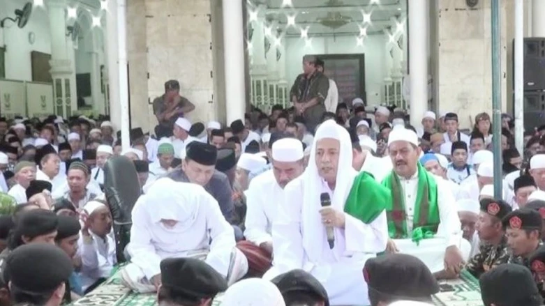 Habib Luthfi : Tasawuf itu Menjalankan Perintah Allah SWT dan Rasul Dengan Sungguh-sungguh Habib Luthfi : Tasawuf itu Menjalankan Perintah Allah SWT dan Rasul Dengan Sungguh-sungguh
