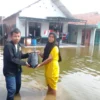 SMP Salafiyah Salurkan Donasi Untuk Guru dan Siswa Korban Banjir