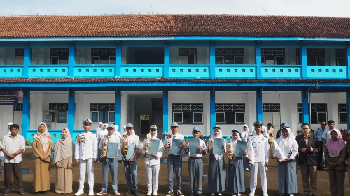 Banjir Prestasi, SMK Muhabat Beri Beasiswa ke Siswanya