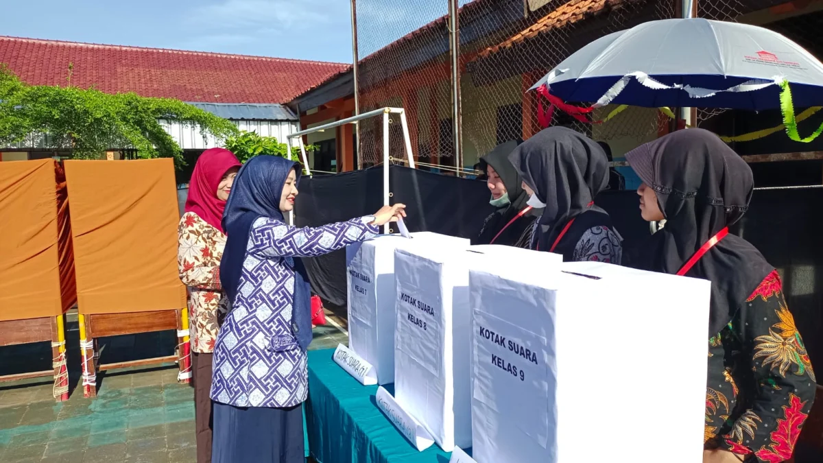 Unik, Sebelum Pencoblosan Calon Ketos Diarak Siswa