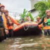 Bupati Fadia Arafiq Tinjau Pengungsian Korban Banjir