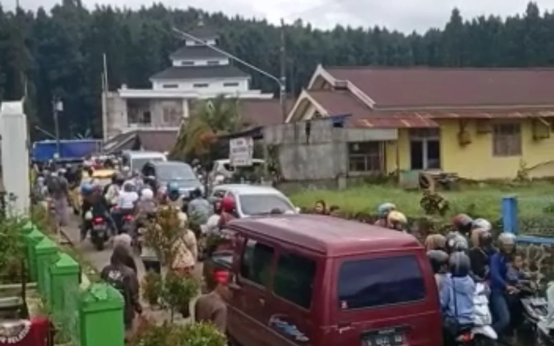 Tahun Baru, Jalur Bandar-Batur Macet