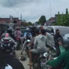 Macet, Kembang Langit-Pasar Bandar Ditempuh Hampir 1 Jam.