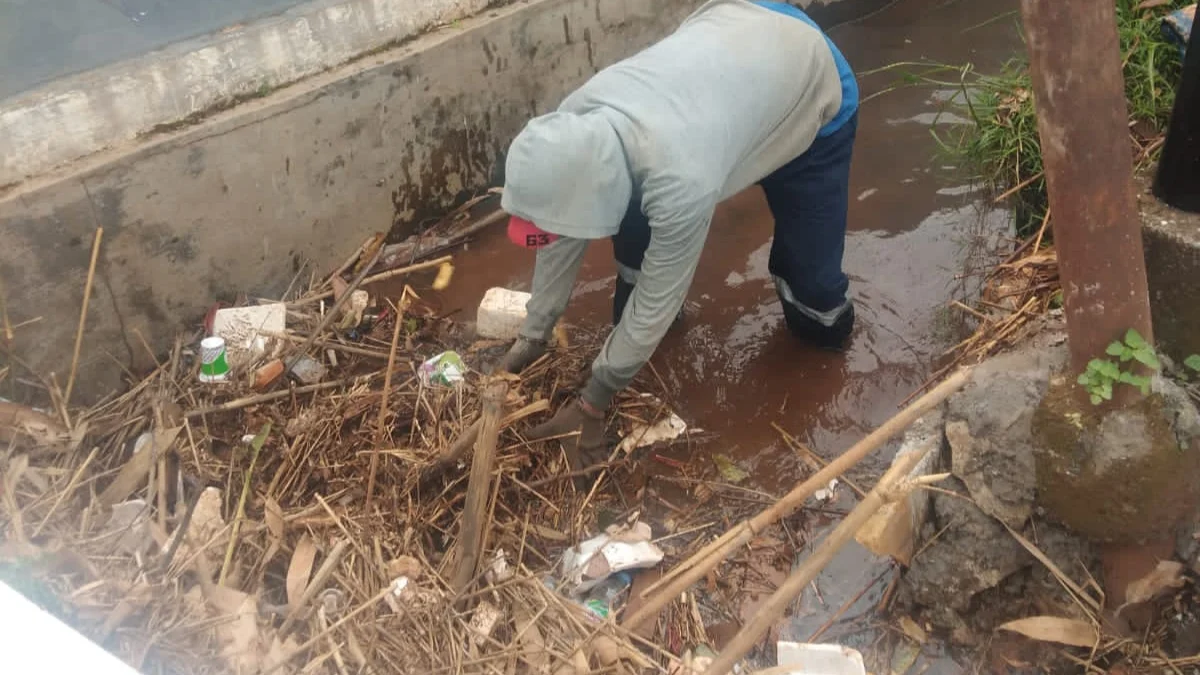 Waduh, Sampah Pasca Banjir Meningkat