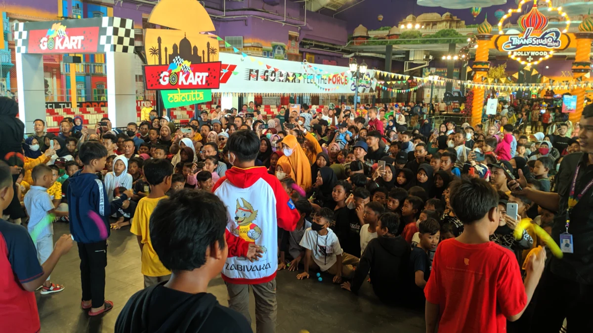 Keseruan Ratusan Peserta Ikuti Lomba Lato-lato di Trans Studio Mini Pekalongan