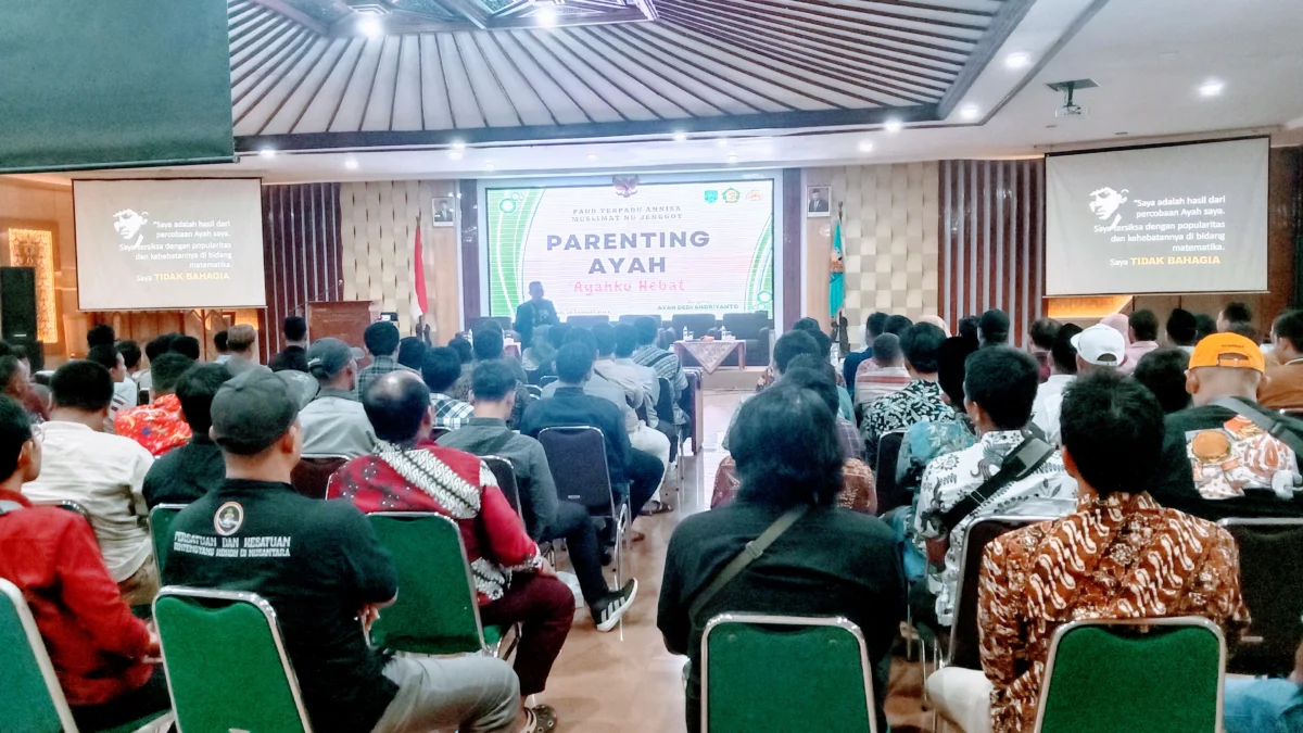 Perdana Digelar, Parenting Ayah Disambut Antusias Orang Tua Siswa