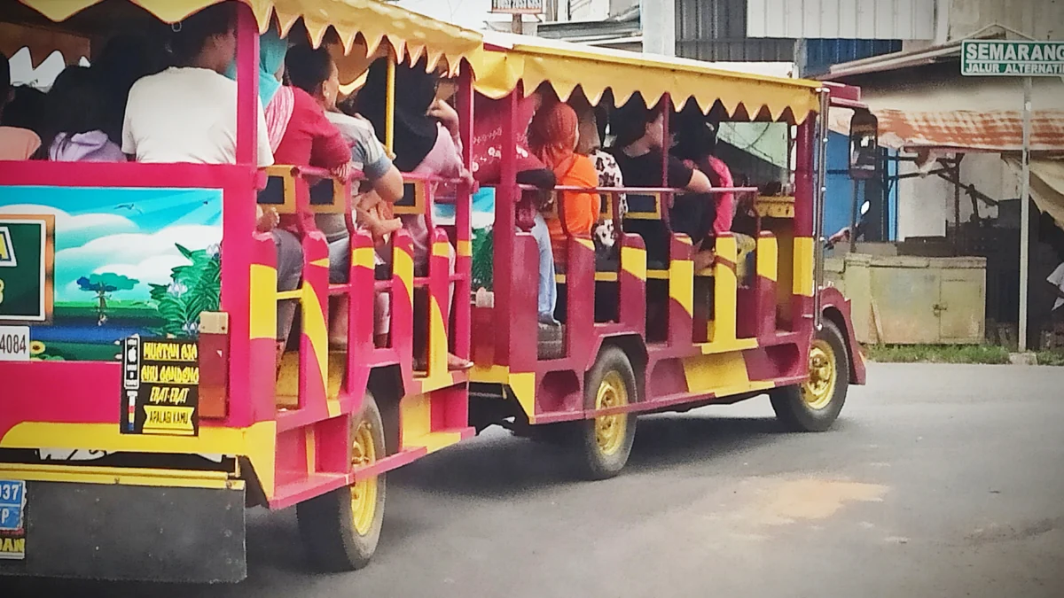 Inilah 5 Bahaya Naik Odong Odong di Jalan Umum