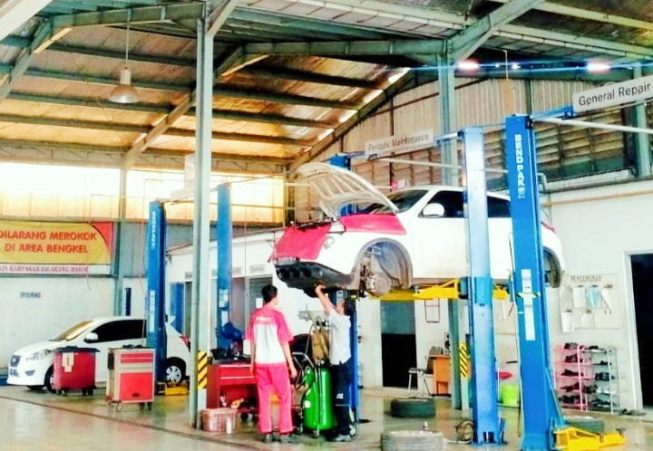 Service yang tengah berlangsung di dealer KIA Nissan Pekalongan di Jalan Dr. Sutomo 87 Pekalongan.