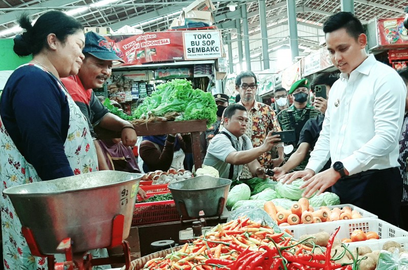 Respon Potensi Inflasi, Bupati Dico Cek Harga Bahan Pokok di Pasar