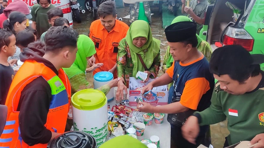 NU Pekalongan Peduli Tebar Manfaat dengan Tetap Buka Dapur Umum Keliling Layani Warga Terdampak Banjir