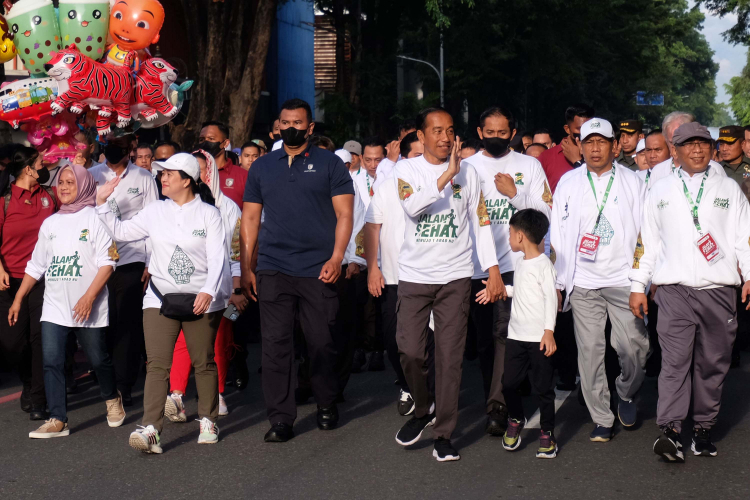 Ikut Jalan Sehat, Presiden RI Joko Widodo Doakan Warga NU Sehat Semua