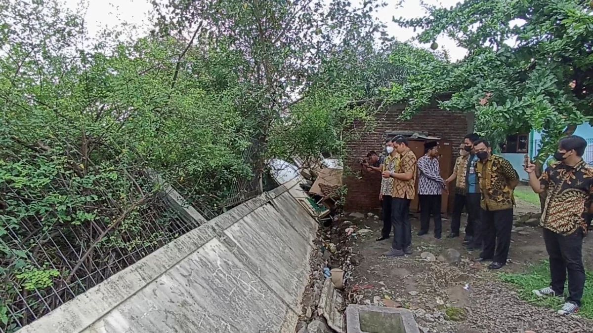 Tangani Sekolah Terdampak Banjir, Bupati Kendal Siap Gunakan Dana Tak Terduga