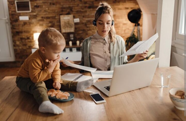 4 Cara Efektif Bekerja Sambil Mengasuh Anak