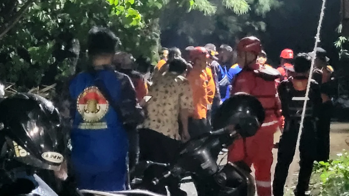 Tim SAR gabungan melakukan operasi pencarian korban di Slamaran Pekalongan Utara Kota Pekalongan