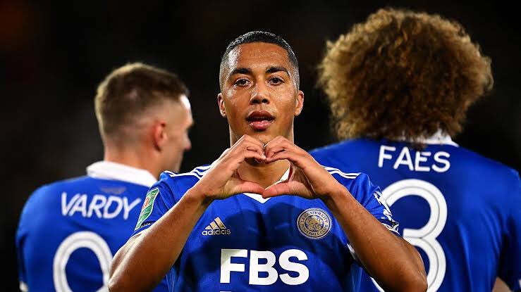 Barcelona Targetkan Youri Tielemans untuk Gantikan Sergio Busquets