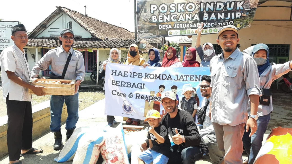 Himpunan Alumni Fakultas Kehutanan IPB Komda Jawa Tengah Bantu Korban Banjir di Pantura