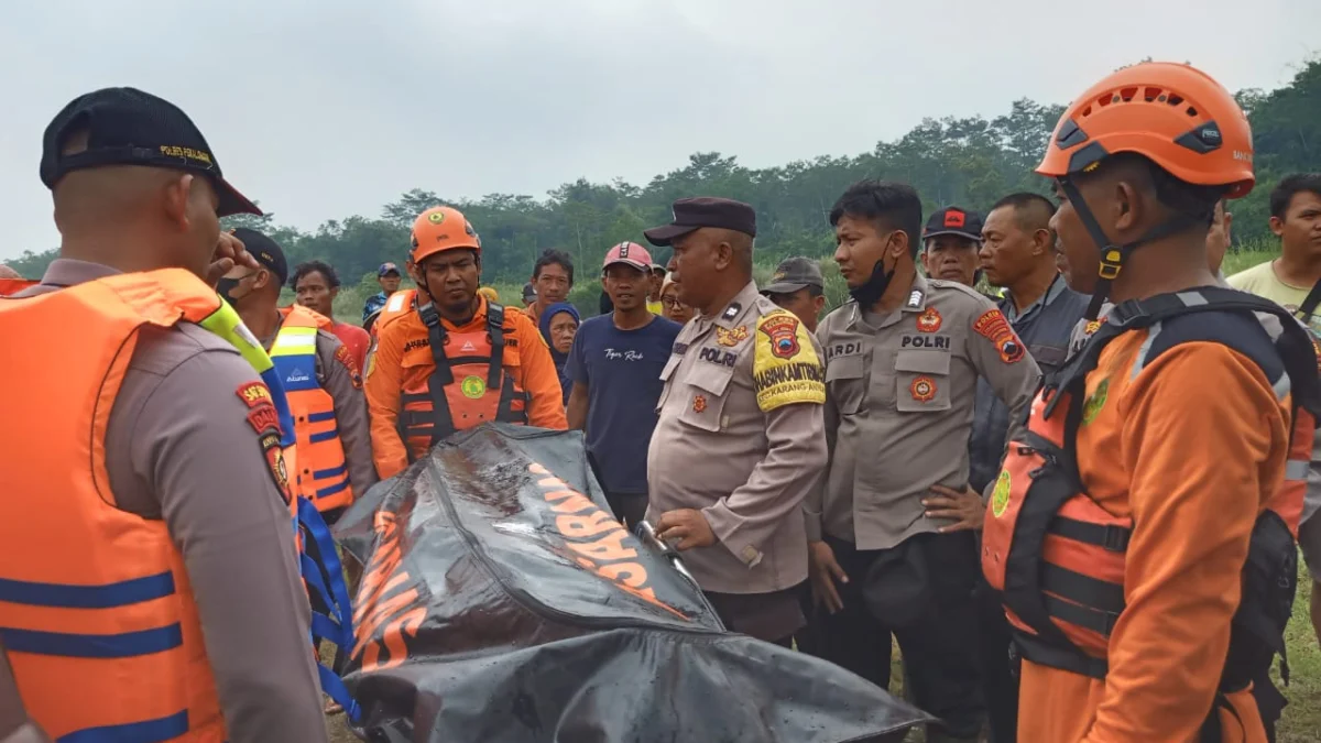 Mayat ditemukan di sungai Sengkarang