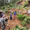 Hujan Tiada Henti, Longsor Timpa 2 Rumah Warga di Desa Lambur