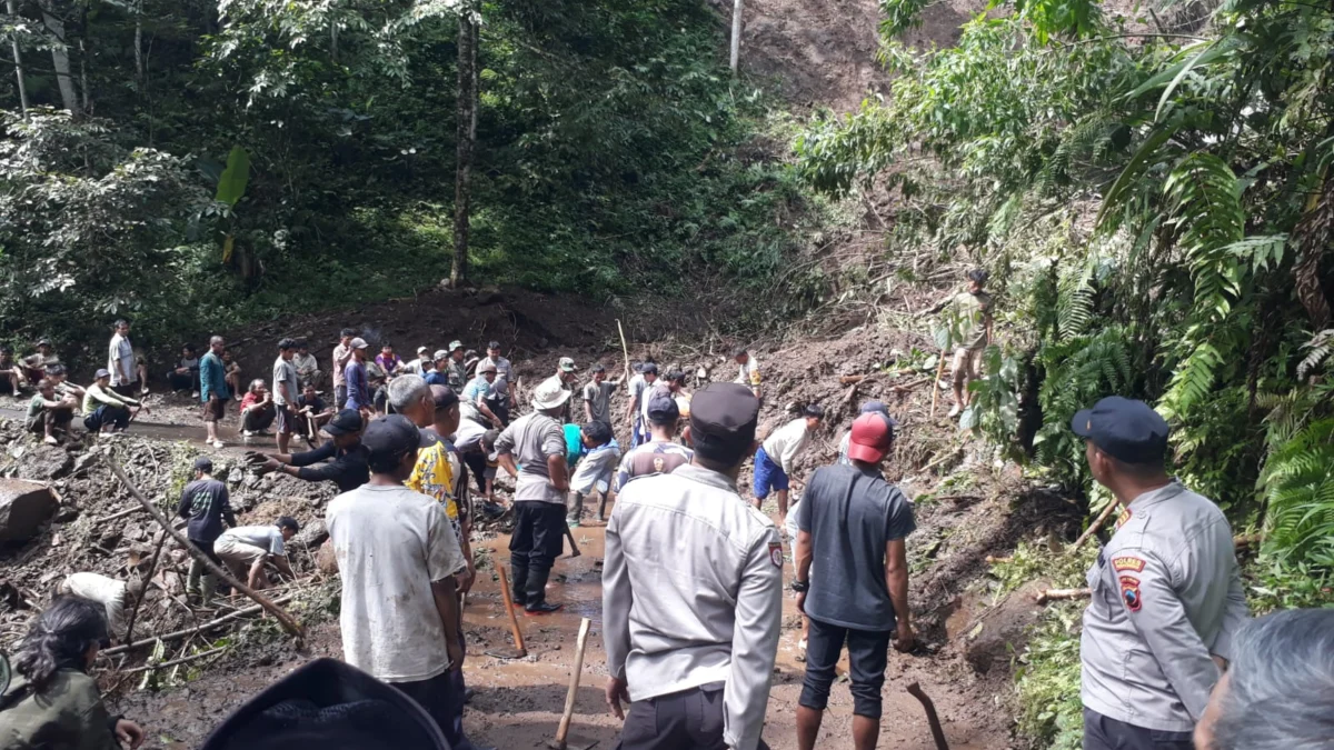 Hujan Intensitas Tinggi, Yuk Waspadai Tanda-tanda akan Terjadinya Longsor