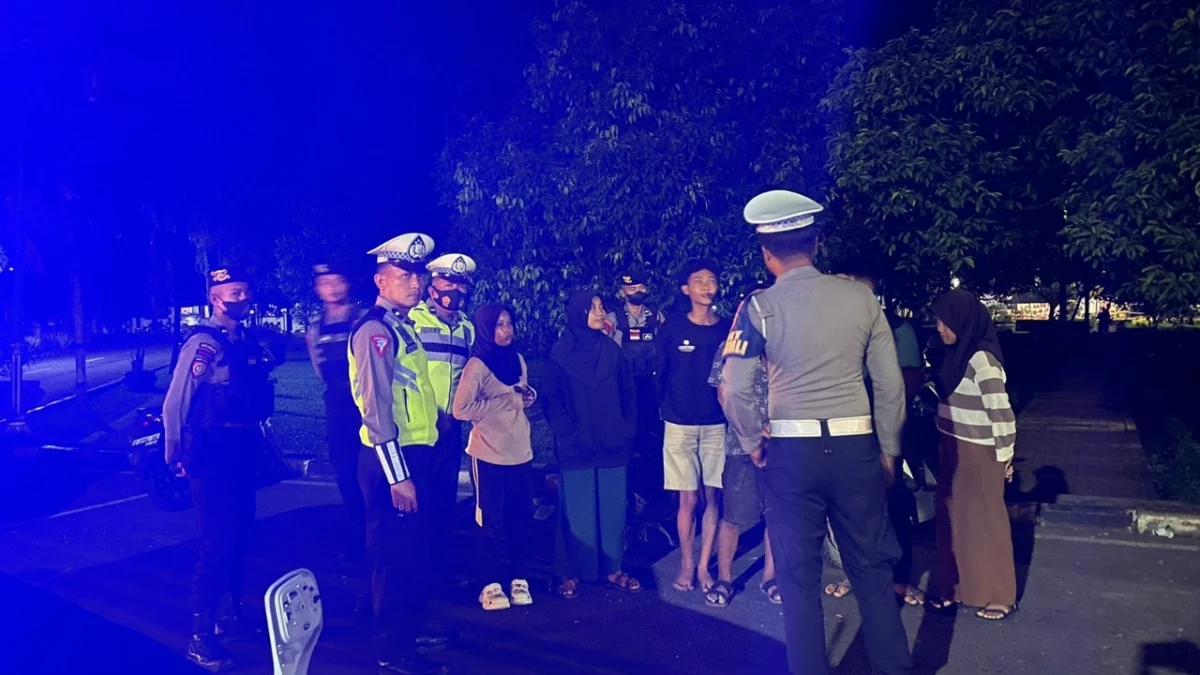 Patroli Malam, Polisi Imbau Remaja Nongkrong Jauhi Miras dan Narkoba