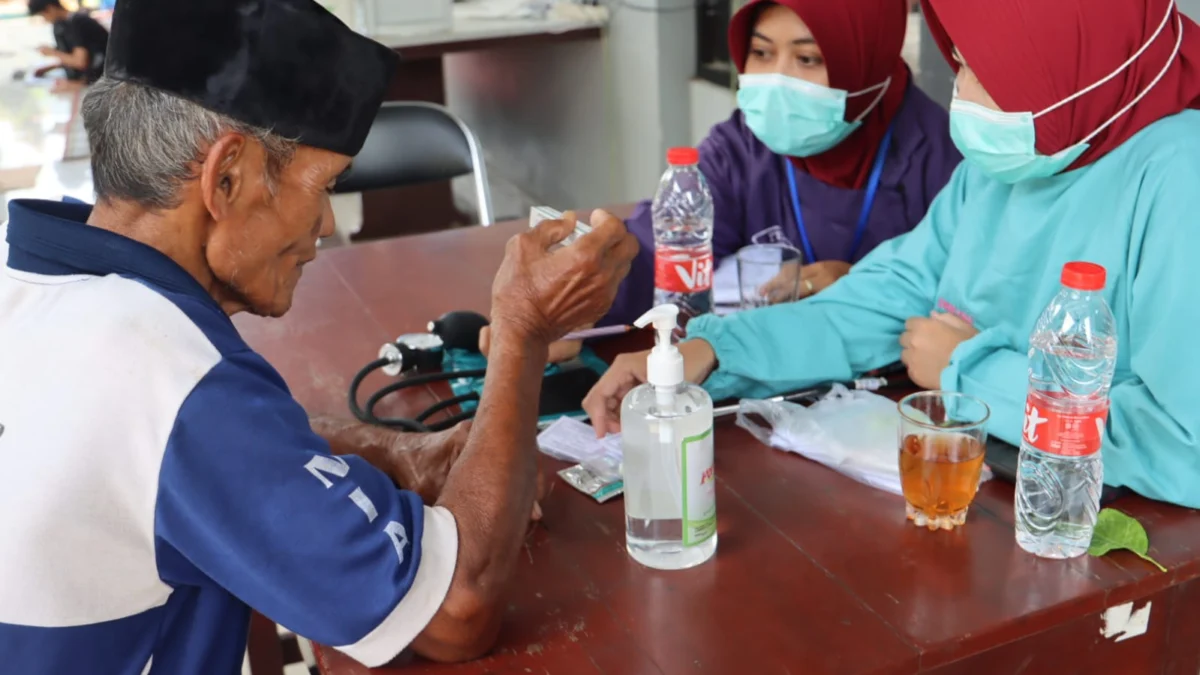 Dinkes Obati Pengungsi yang Alami Gatal-gatal, Batuk, Pilek, Masuk Angin dan Pegal-pegal