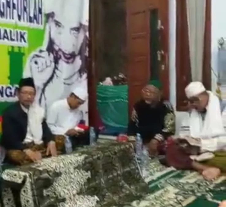 Kisah Mbah Kiai Malik Purwokerto dengan Air Putih yang Wangi