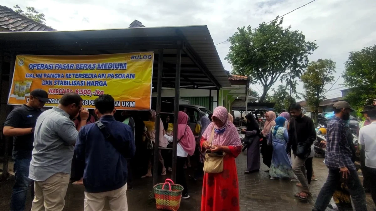 Dijual Rp 8.500 per Kg di Operasi Pasar, Beras Medium Bulog Diserbu Warga Kendal