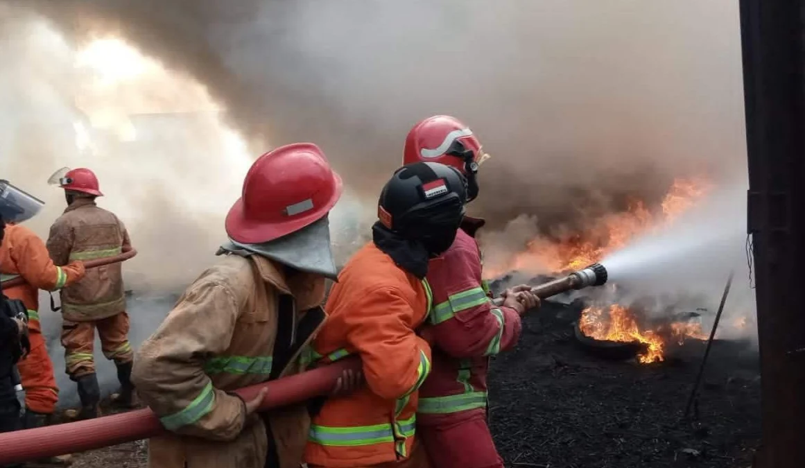 aksi heroik damkar kota pekalongan