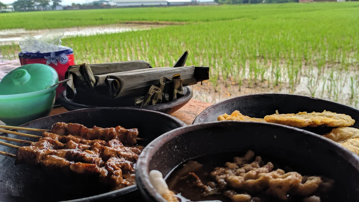 Kuliner pindang Tetel Om Teguh di yang berlokasi di Jalan Raya Pakumbulan, Watussalam, Buaran Kabupaten Pekalongan.(RadarPekalongan/Dwi Fusti Hana Pertiwi)