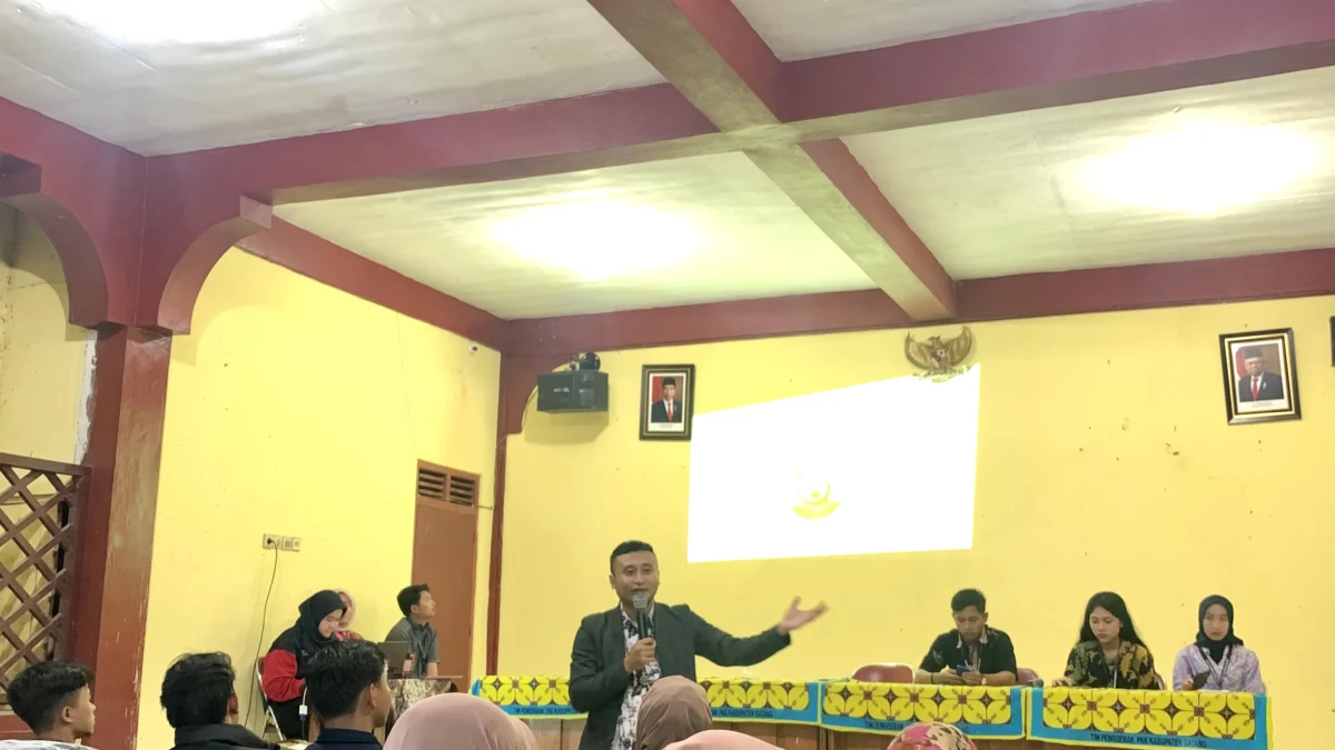 Maksimalkan Penjualan, Mahasiswa KKN UPGRIS Ajak Masyarakat Desa Tenggulangharjo Optimalkan Market Place