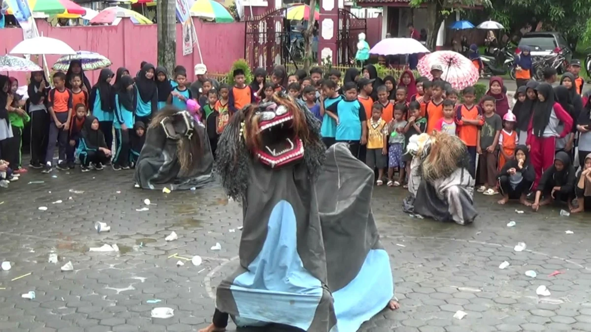 Kesenian Tradisional Hingga Konser Musik Meriahkan HUT SMP Negeri 2 Cepiring