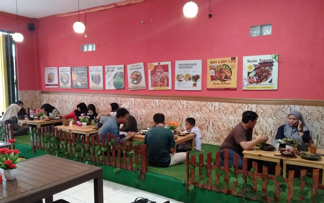 Saat Libur Bingung Makan Apa? Sambal Bakar Kronyos Aja, Semua Menu Ada