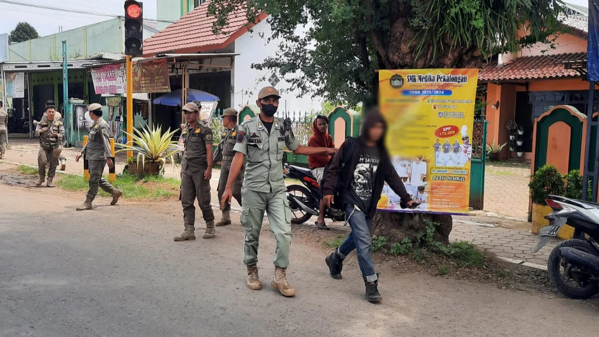 Penertiban PGOT, Anak Punk Kalangkabut Dikejar Satpol PP Kabupaten Pekalongan