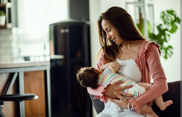 Kamu Penganut Extended Breastfeeding? Begini Manfaat dan Tantangannya!