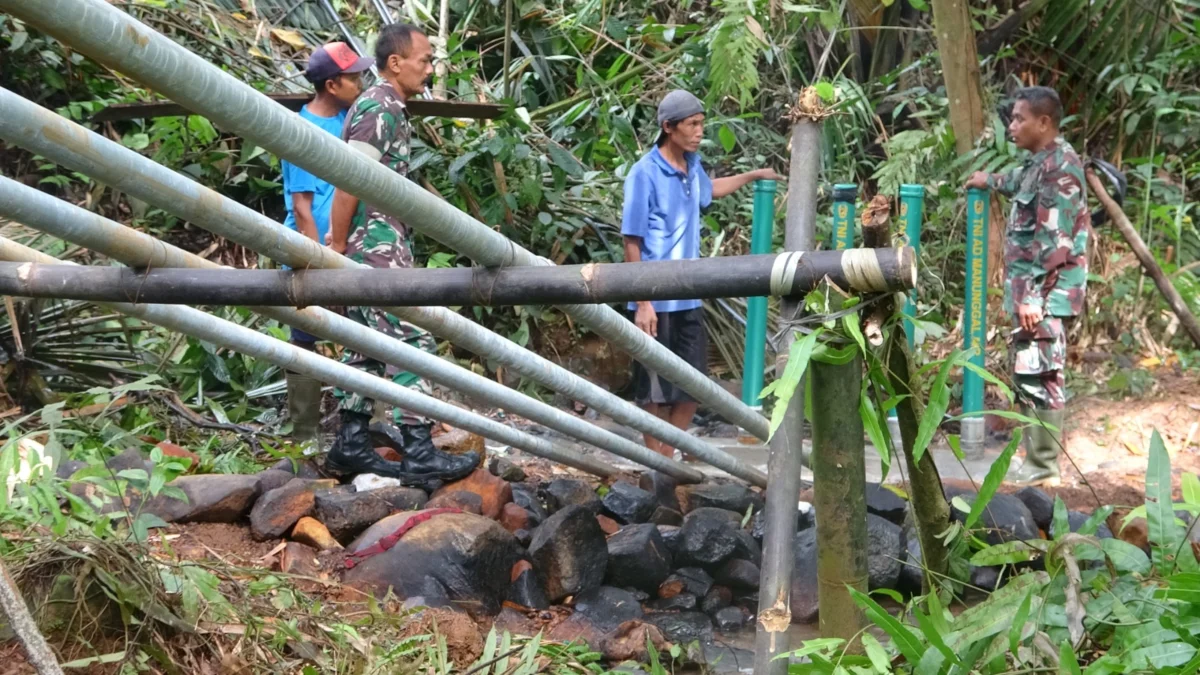 TNI AD Manunggal Air Bersih Bangun Sarana Air Bersih di Desa Dororejo Kabupaten Pekalongan