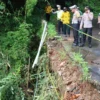 Jembatan Kali Wedang Ambrol, Awas Lalui Jalur Kajen - Kandangserang