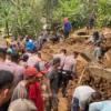 Buka Akses Jalan Tertutup Longsor, Tim Gabungan TNI-Polri dan BPBD Dikerahkan Ke Lebakbarang