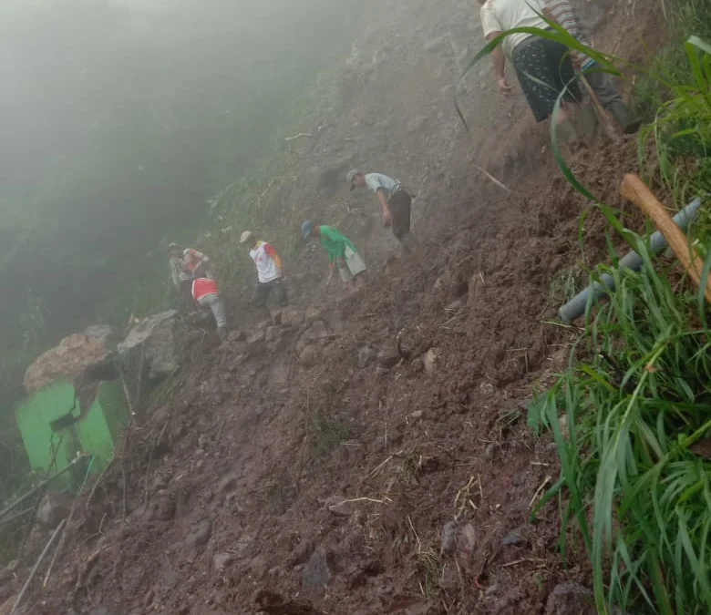 Tebing 200 M Longsor Hancurkan Instalasi Air Bersih di Desa Songgodadi Kecamatan Petungkriyono, 136 KK Kesulitan Air Bersih