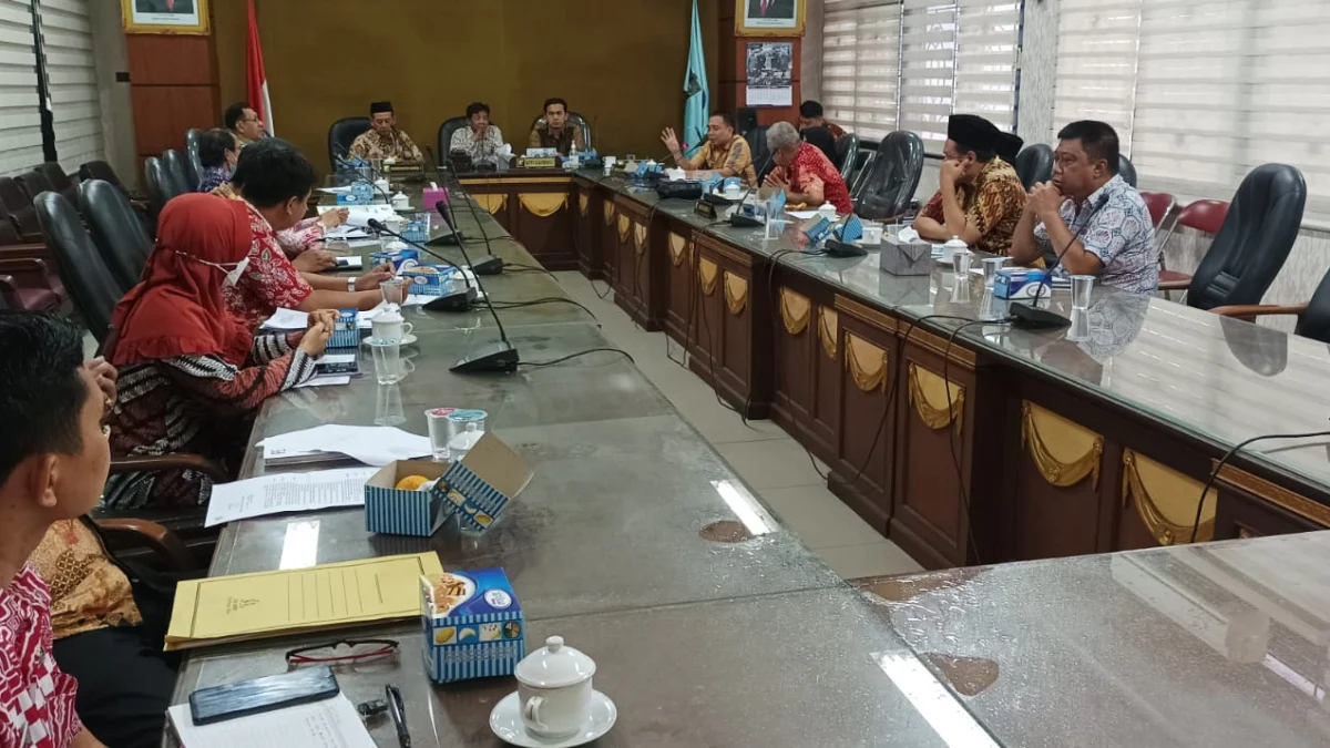 Komisi C Usulkan Pembentukan UPTD di Dinsos P2KB, Khusus Tangani Bansos dan Kemiskinan Komisi C Usulkan Pembentukan UPTD di Dinsos P2KB, Khusus Tangani Bansos dan Kemiskinan