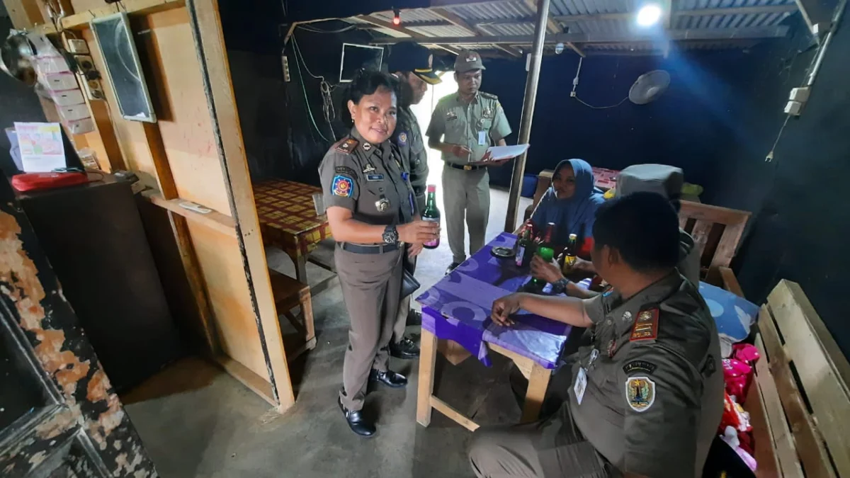 Warung Remang-remang Tumbuh di Sekitar Tanggul Penanggulangan Banjir Rob di Desa Api-api, Ini Langkah Satpol PP dan Damkar Kabupaten Pekalongan