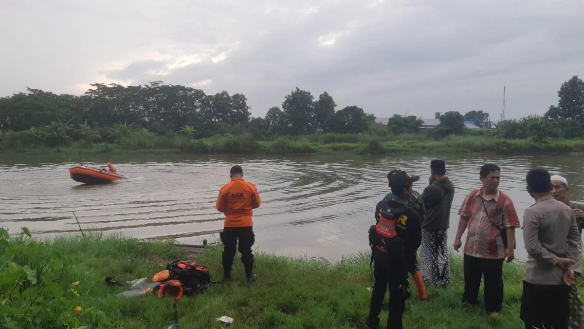 cari wanita muda terjun ke sungai pencongan