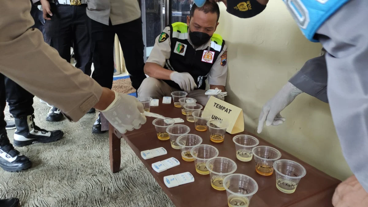 17 Polisi Dari Satreskrim dan Satnarkoba Polres Pekalongan Tiba-tiba Jalani Tes Urine, Ada Apa?