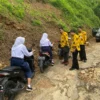 Video Pelajar Baca Surat Terbuka untuk Bupati Pekalongan Fadia Viral, Minta Jalan Rusak Petungkon - Sidomulyo Diperbaiki