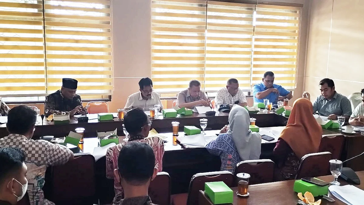 Pansus II DPRD Kabupaten Pekalongan Bahas Raperda Pengembangan, Penataan, Pembinaan Pasar Rakyat, Pusat Perbelanjaan dan Toko Swalayan