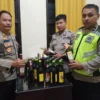 Cipta Kondisi, Polsek Karanganyar Razia Kebon Suwong Puluhan Botol Miras Diamankan