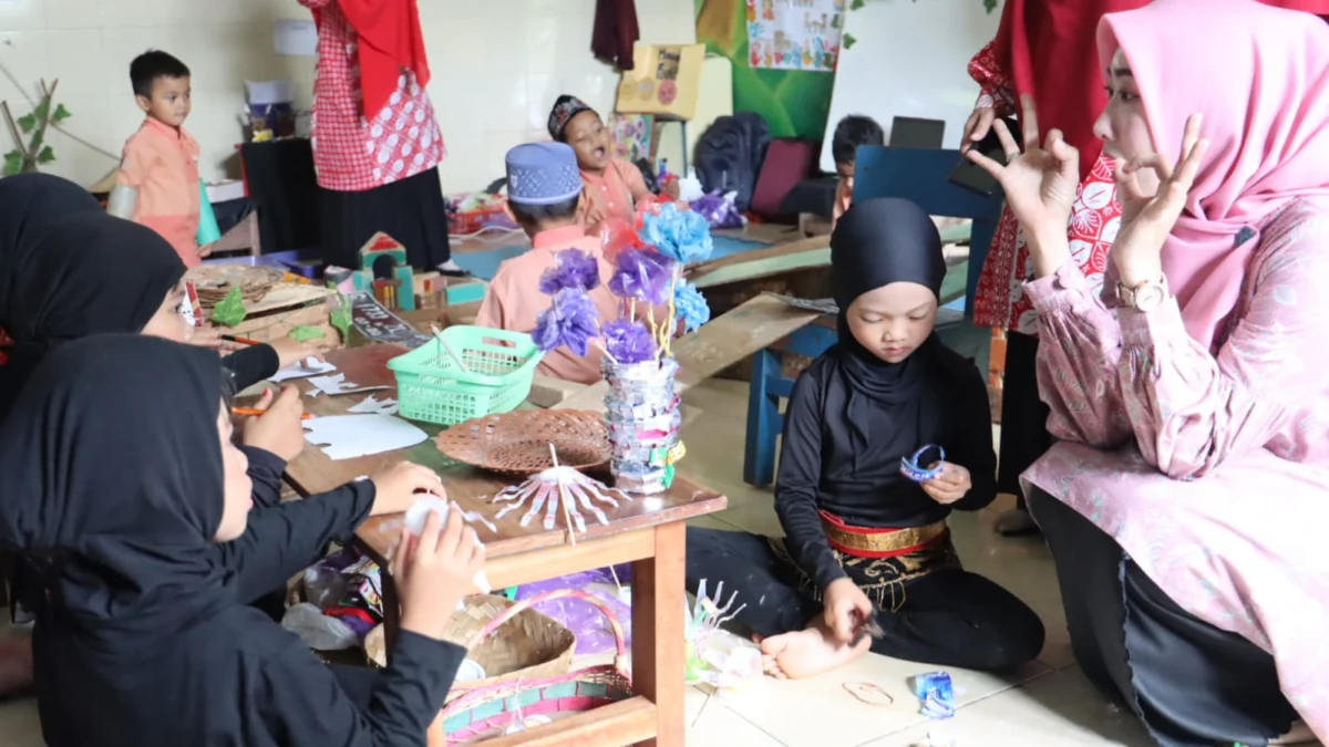 Mendongeng menjadi sarana bangun karakter anak