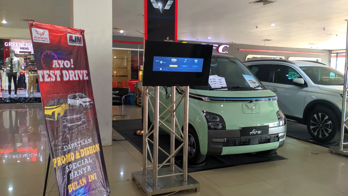 Pameran otomotif plaza Pekalongan Wuling